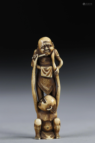 Netsuke / Okimono carved - 2 caricature figures. Japan