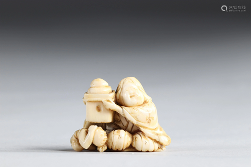 Netsuke carved figures. Japan Meiji 19th century