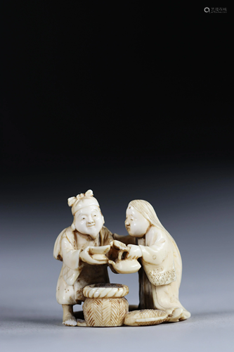 Netsuke / Okimono carved - two figures. Japan 2nd Meiji