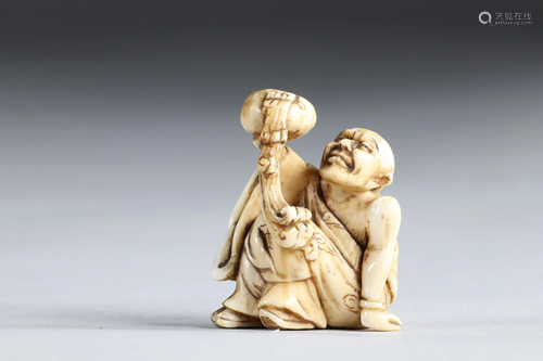 Netsuke carved - a man holding a vase. Japan Meiji 19th