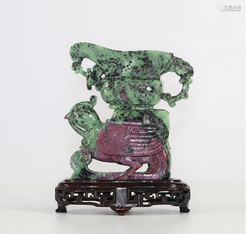 China Zoisite ruby â€‹â€‹sculpture of archaic style