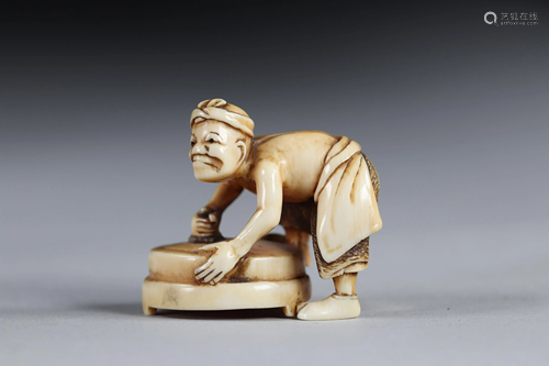 Netsuke / Okimono carved - a man at work. Japan Meiji