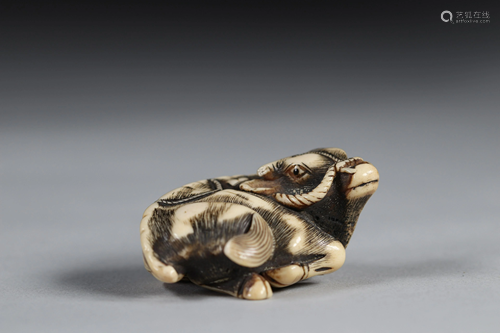 Netsuke carved - a lying buffalo. Japan Meiji period