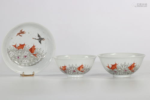 Lot of three Chinese porcelain decorated with carp and