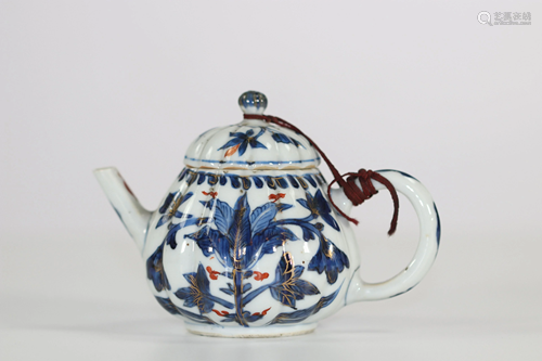 Blanc bleu porcelain teapot, 18th century China.