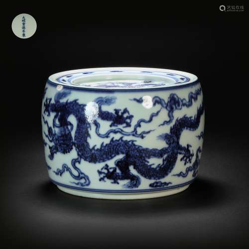 Blue and White Kiln Vate with Dragon Grain from Ming