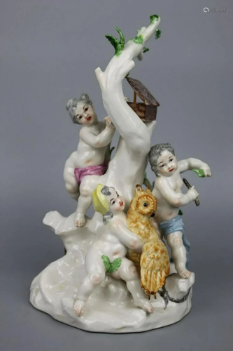 Nymphenburg figurine 725 Cherubs Catching Birds