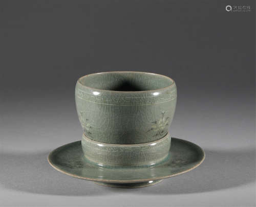 Ming Dynasty - A set of Longquan Cups