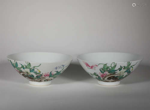 Qing Dynasty - A pair of bowls with flower pattern in the Yo...