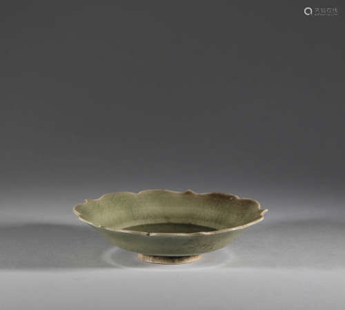 Yuan Dynasty - Longquan Kiln Kuikou Bowl