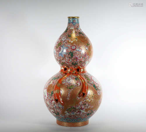 Qing Dynasty - Famille Rose Dragon Pattern Gourd Bottle