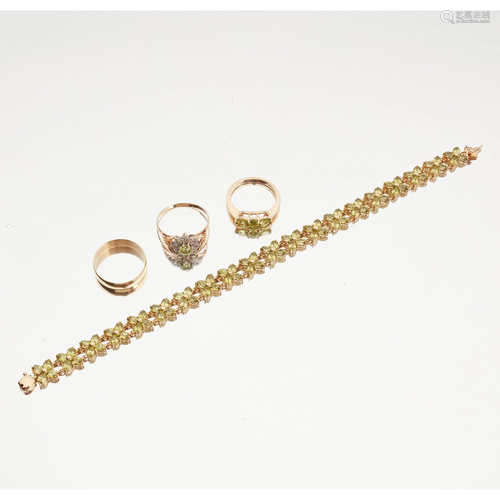 A collection of 9ct gold peridot set jewellery