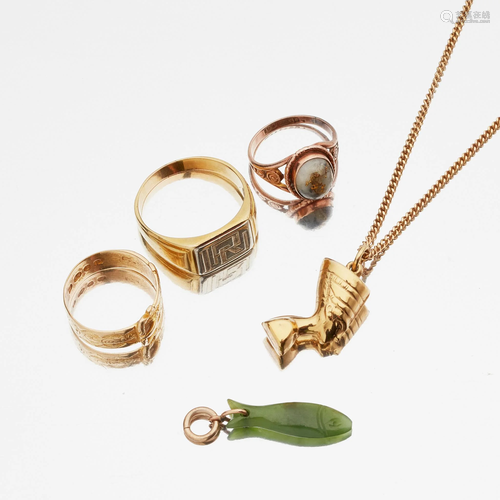 A collection of jewellery