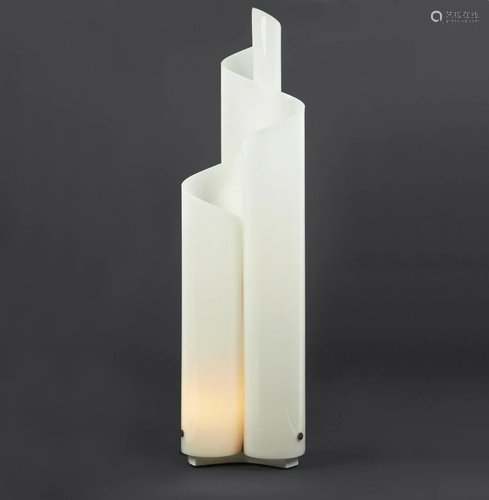 Vico Magistretti Artemide Wave Table Lamp