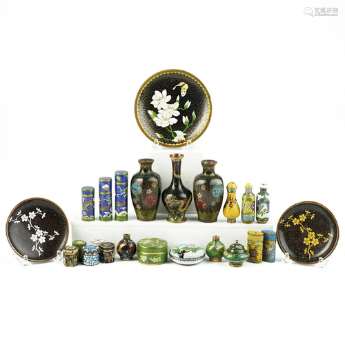 Lrg Grp: 24 Small Japanese & Chinese Cloisonne Objects