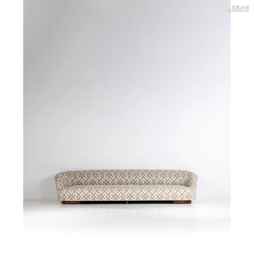 Vladimir Kagan (1927-2016) Sofa