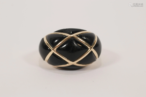 14KT YELLOW GOLD AND ONYX RNG, SIZE 8