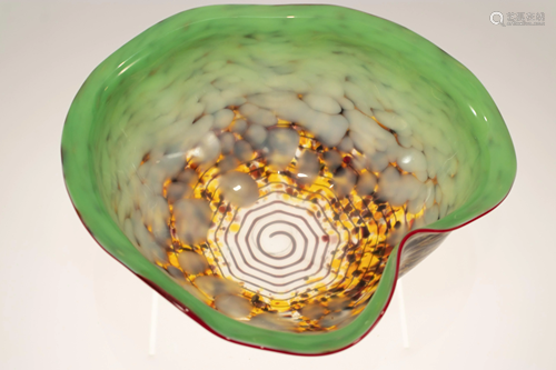 CHIHULY BLOWN GLASS BOWL, SHELL FORM, H 3.5