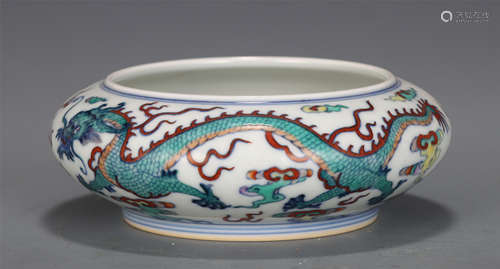 A CHINESE DOUCAI PORCELAIN WATER POT