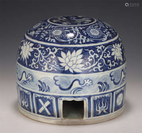 A CHINESE BLUE AND WHITE PORCELAIN YURT