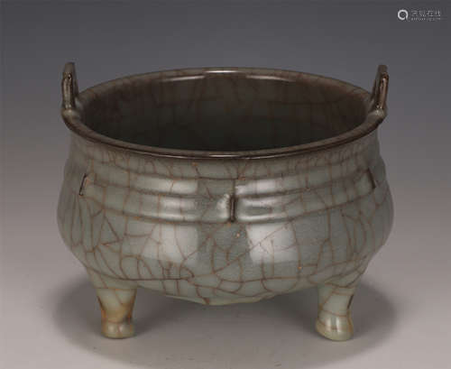 A CHINESE GUAN TYPE GLAZED PORCELAIN CENSER