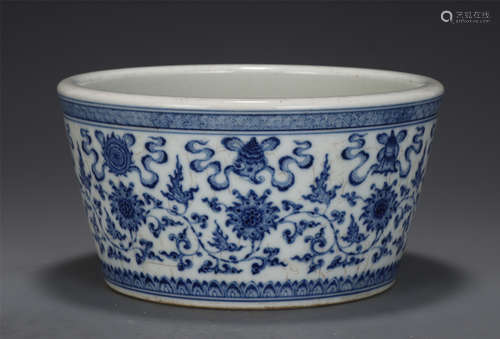 A CHINESE BLUE AND WHITE PORCELAIN BASIN