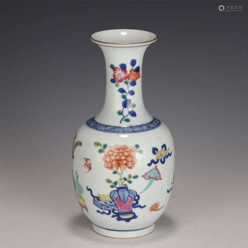 A CHINESE BLUE AND WHITE FAMILLE ROSE PORCELAIN VASE