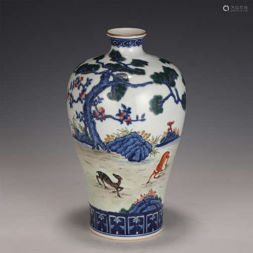 A CHINESE BLUE AND WHITE FAMILLE ROSE PORCELAIN VASE