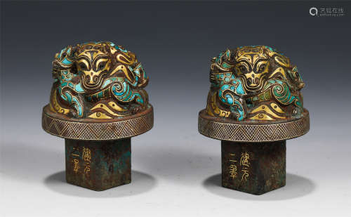 A PAIR OF CHINESE BRONZE PAINTING DOLG&SILVER FOO-DOG DECORA...