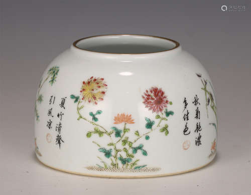 A CHINESE FAMILLE ROSE PORCELAIN WATER POT