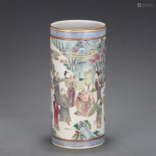 A CHINESE FAMILLE ROSE PORCELAIN BRUSH POT