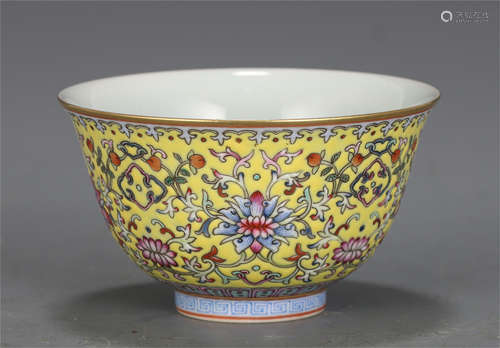 A CHINESE FAMILLE ROSE PORCELAIN CUP