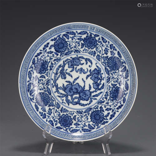 A CHINESE BLUE AND WHITE PORCELAIN PLATE