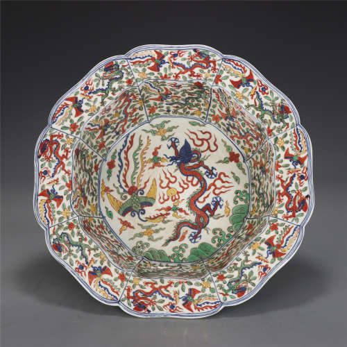 A CHINESE WUCAI PORCELAIN BASIN