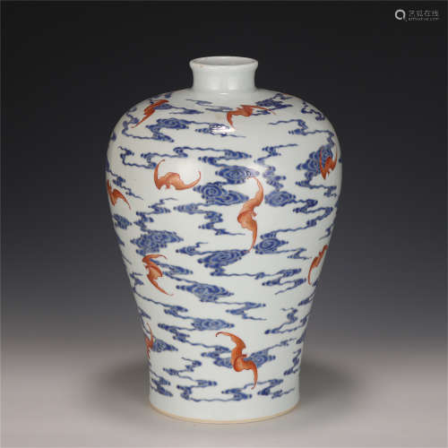 A CHINESE BLUE AND WHITE IRON RED PORCELAIN VASE