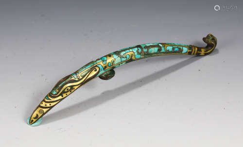 A CHINESE BRONZE PAINTING GOLD&SILVER BELT HOOK WITH TURUOIS...