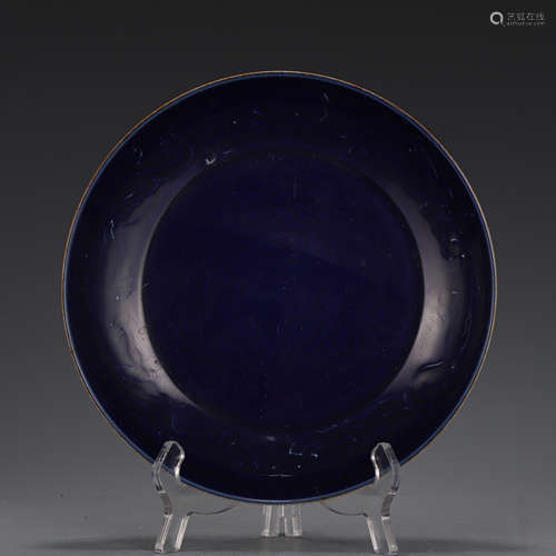 A CHINESE SINGLE COLOUR GLAZE PORCELAIN PLATE