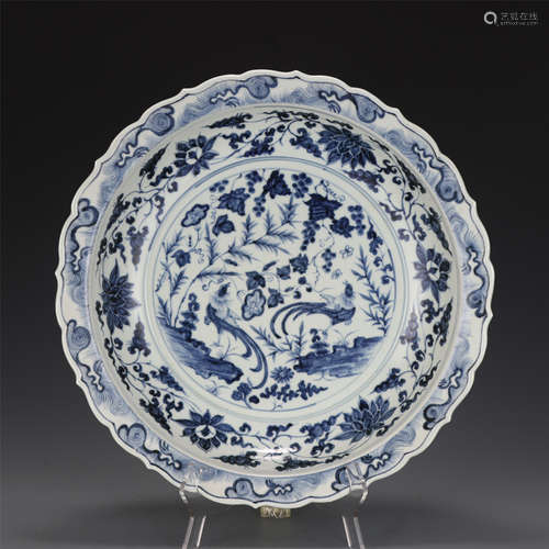 A CHINESE BLUE AND WHITE PORCELAIN PLATE