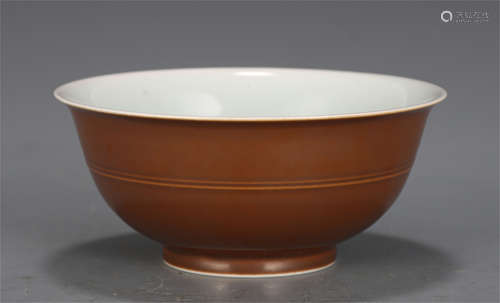 A CHINESE SINGLE COLOUR GLAZE PORCELAIN BOWL