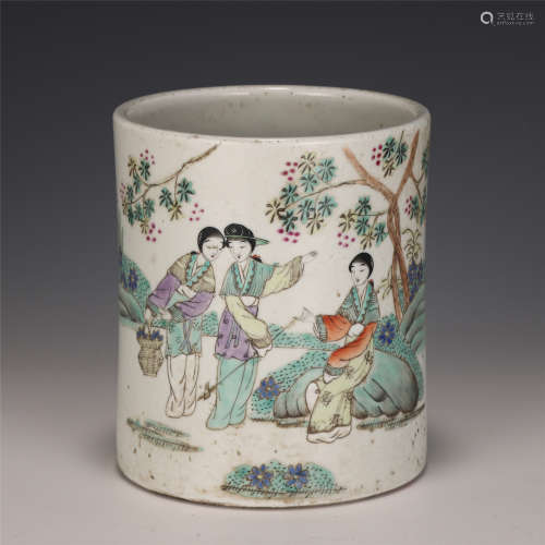 A CHINESE FAMILLE ROSE PORCELAIN BRUSH POT