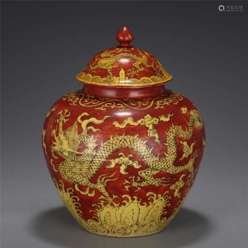 A CHINESE RED YELLOW COLOR PORCELAIN LIDDED JAR
