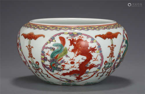 A CHINESE FAMILLE ROSE IRON RED PORCELAIN BOWL