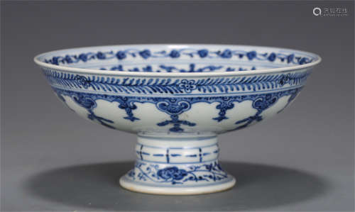 A CHINESE BLUE AND WHITE PORCELAIN STEM-BOWL