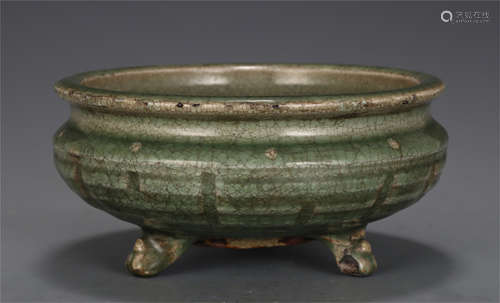 A CHINESE LONGQUAN TYPE GLAZED PORCELAIN CENSER