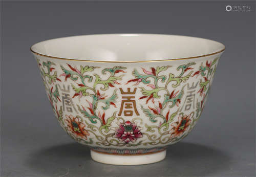 A CHINESE FAMILLE ROSE PORCELAIN BOWL