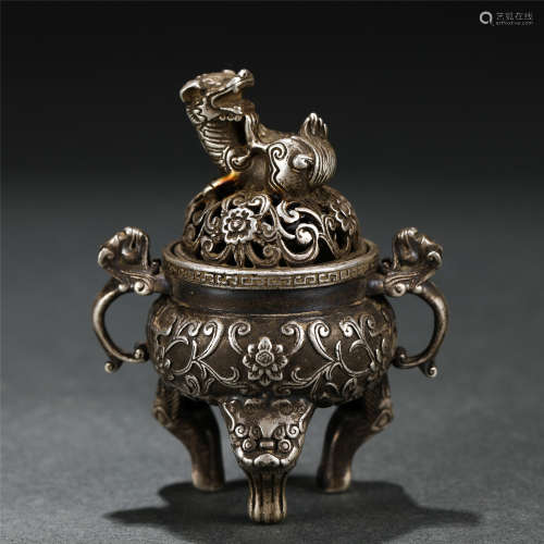 A CHINESE FOO-DOG FEET SILVER INCENSE CAGE