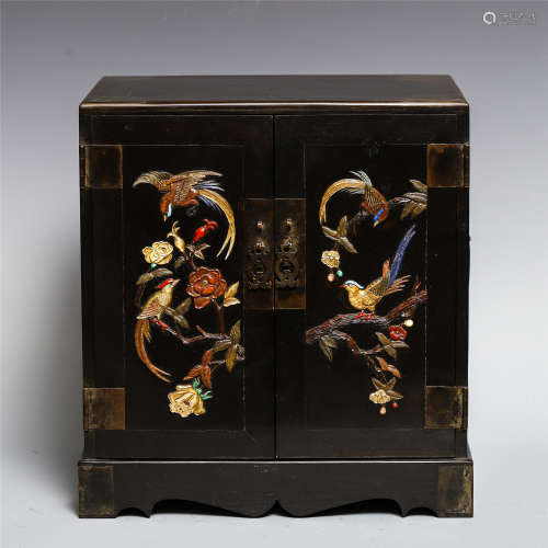 A CHINESE ZITAN INLAID GEMSTONES TREASURE BOX