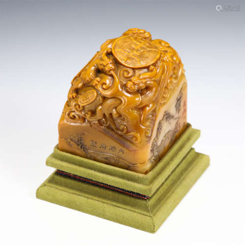 A CHINESE SHOUSHAN STONE CARVED FOO-DOG SEAL