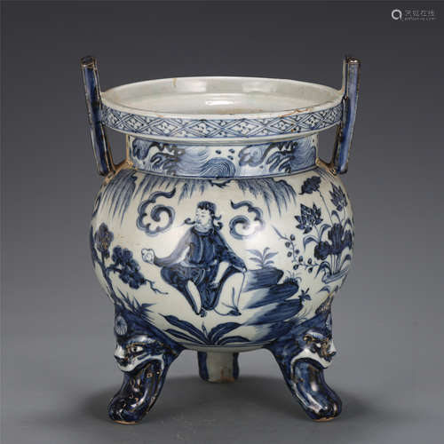 A CHINESE BLUE AND WHITE PORCELAIN TRIPOD CENSER