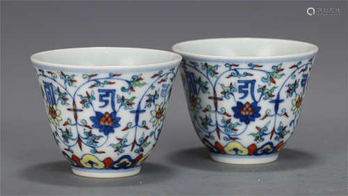 A PAIR OF CHINESE DOUCAI PORCELAIN CUPS